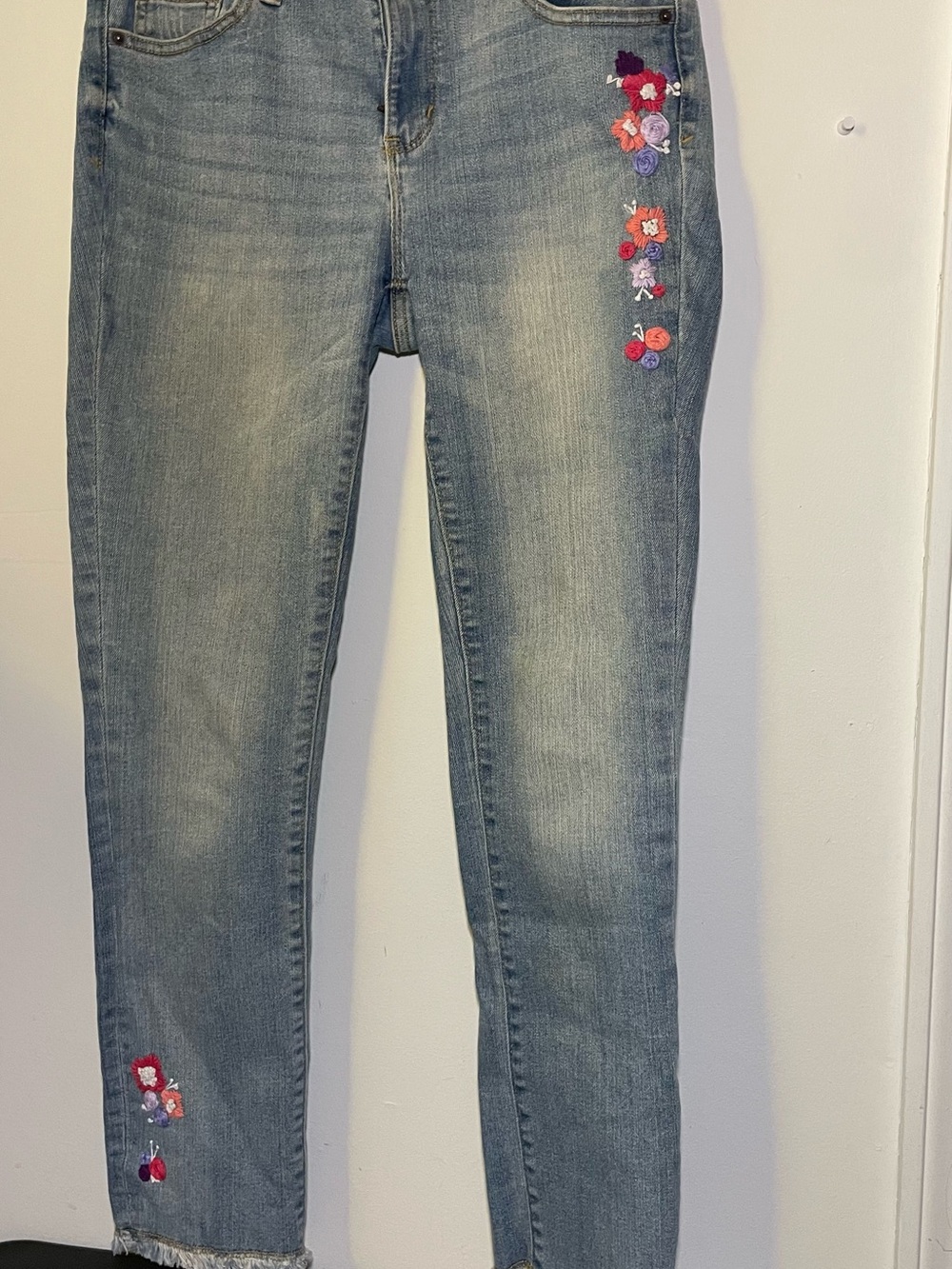 G.H. Bass & Co. Light Blue Jeans with Multicolor Floral Embroidery